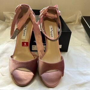 Brand new Rose color size 9 women shoes, in original box, never used